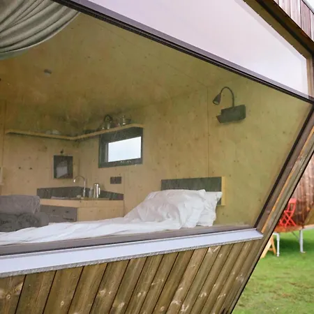 Sleep Space 23 - Green Tiny Spot Schillig * شيلينغ